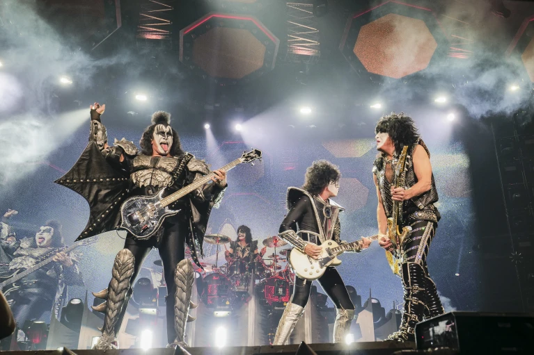 kiss apnews 1