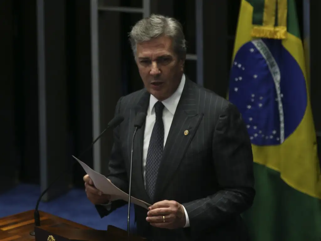 Moraes Solicita Documentos para Avaliar Prisão Domiciliar de Collor