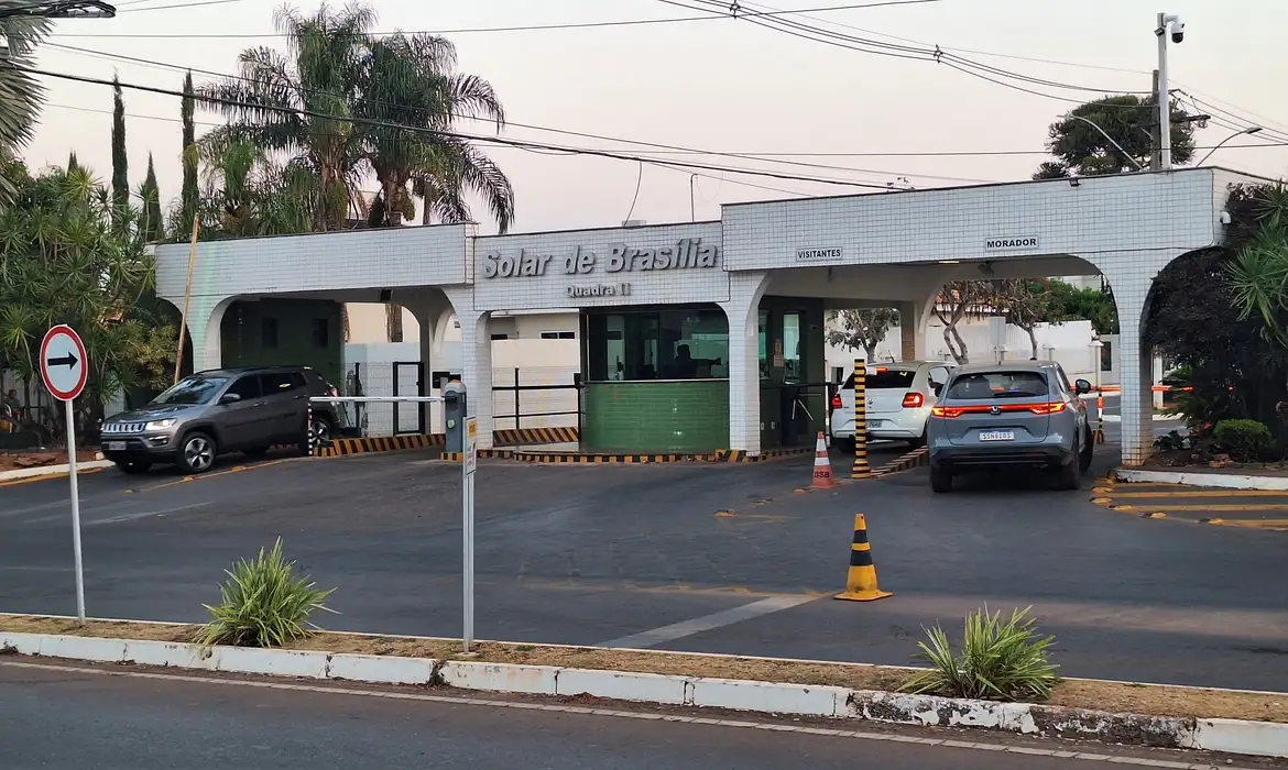 Moraes nega pedido para Javier Milei visitar Bolsonaro em casa