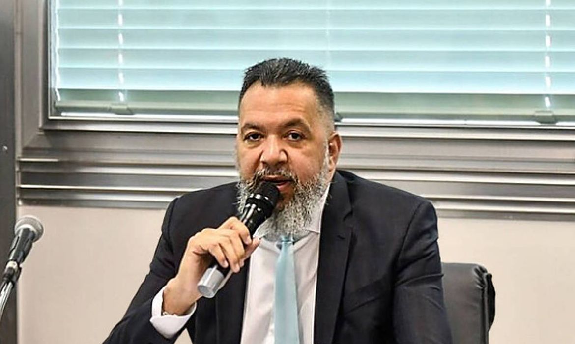Moraes revoga uso de tornozeleira para ex-prefeito de Belford Roxo