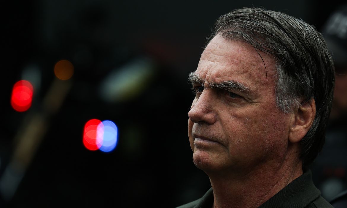 Bolsonaro pede ao STF para se consultar com a nora, que é dentista 1 Bolsonaro pede ao STF para se consultar com a nora, que é dentista