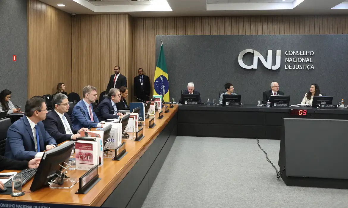 CNJ afasta ex-juíza da Lava Jato por dois anos 1 CNJ afasta ex-juíza da Lava Jato por dois anos