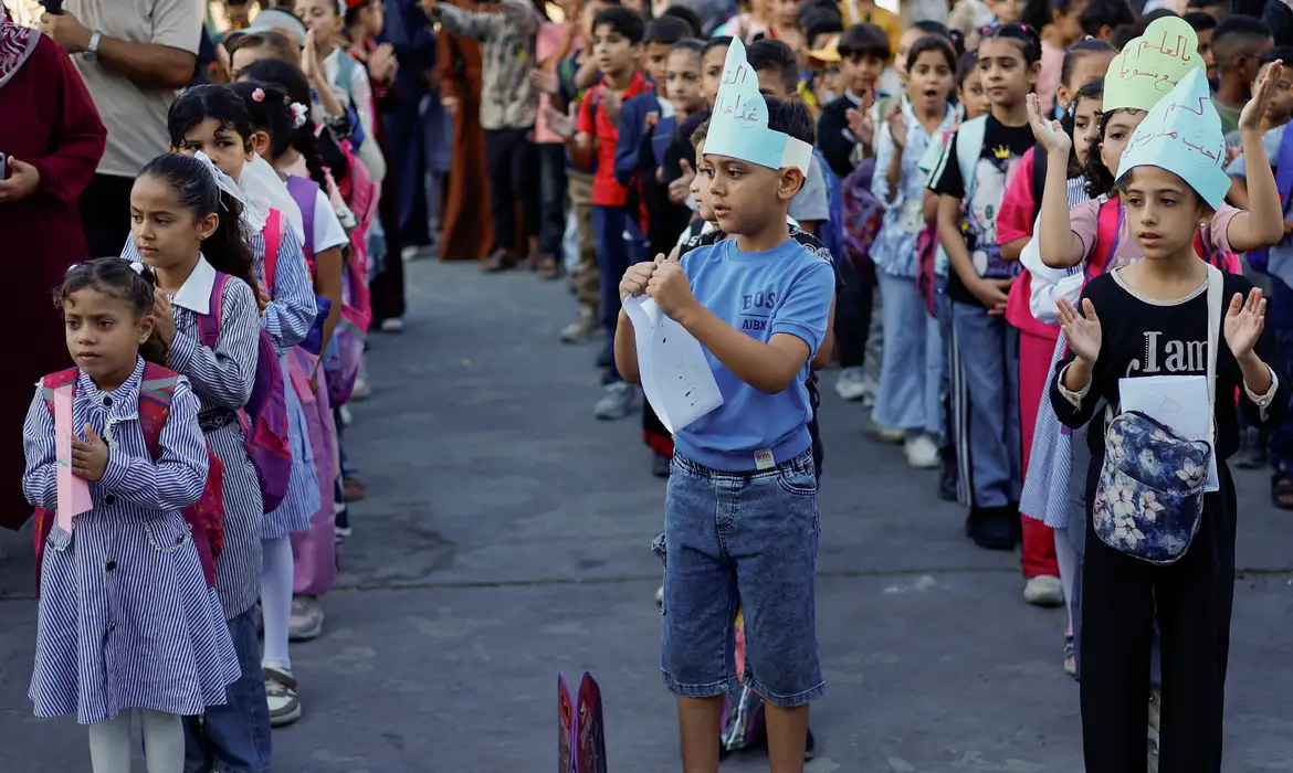 Alunos voltam às aulas presenciais em Gaza depois de três anos 1 Alunos voltam às aulas presenciais em Gaza depois de três anos