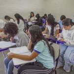 Brasil melhora desempenho escolar no longo prazo, mas patamar é baixo