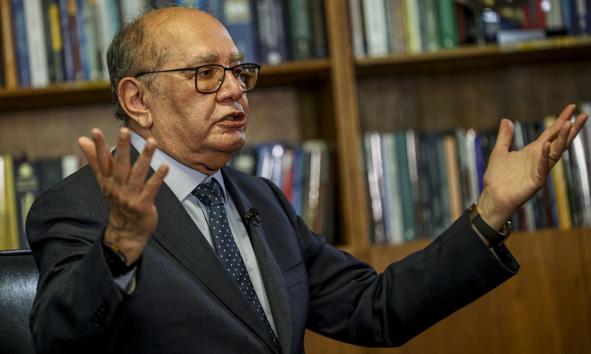 Mendes cita desequilíbrio eleitoral em afastamento de diretores da PF 1 Mendes cita desequilíbrio eleitoral em afastamento de diretores da PF