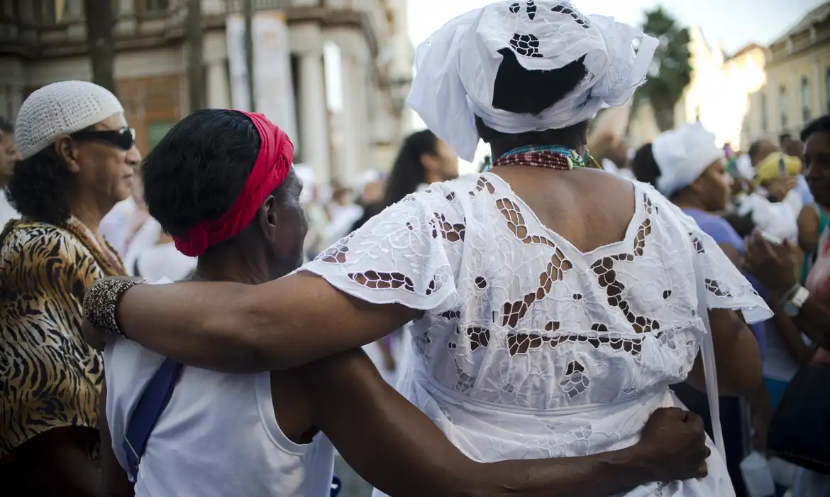 Ataques a símbolos religiosos reacendem debate sobre intolerância 1 Ataques a símbolos religiosos reacendem debate sobre intolerância