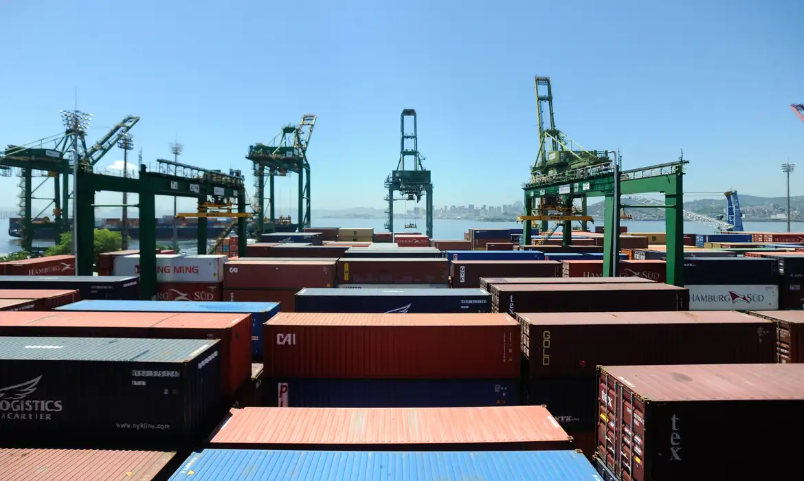 Balança comercial tem superávit de US$ 7,74 bilhões em setembro 1 Balança comercial tem superávit de US$ 7,74 bilhões em setembro