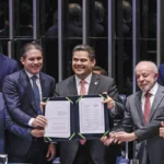 Congresso promulga emenda do fim da 6x1; escala 5x2 começa em 60 dias
