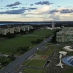 Flávio propõe retomada de privatizações; Lula quer fortalecer empresas