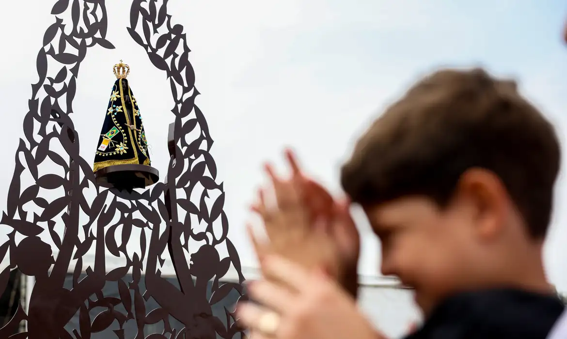 Nossa Senhora Aparecida: 95 anos da padroeira do Brasil; entenda 1 Nossa Senhora Aparecida: 95 anos da padroeira do Brasil; entenda